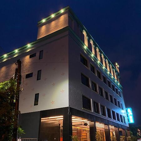 Weifeng Boutique Business Hotel - Zhanqian Branch Pingtung Ngoại thất bức ảnh