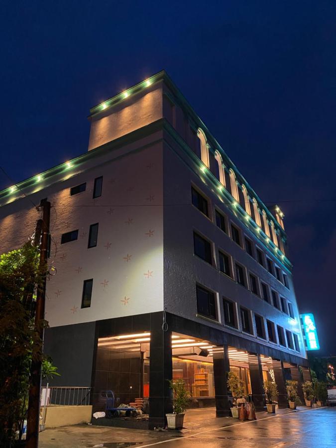 Weifeng Boutique Business Hotel - Zhanqian Branch Pingtung Ngoại thất bức ảnh