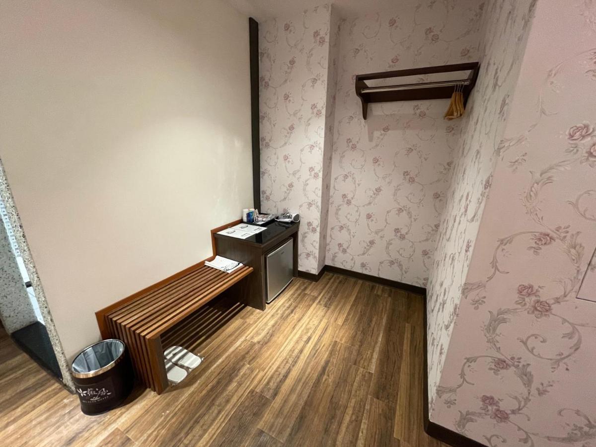 Weifeng Boutique Business Hotel - Zhanqian Branch Pingtung Ngoại thất bức ảnh