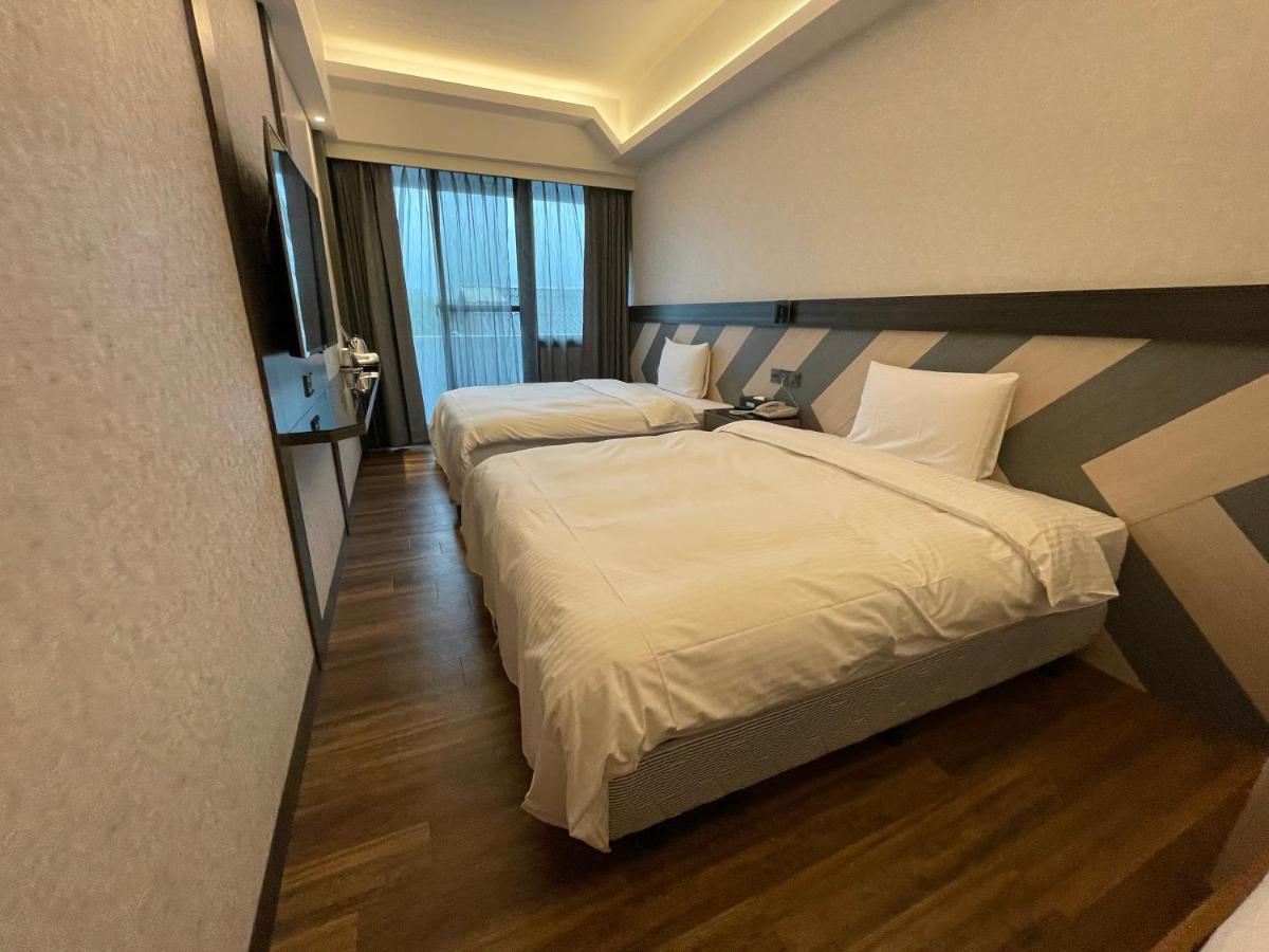 Weifeng Boutique Business Hotel - Zhanqian Branch Pingtung Ngoại thất bức ảnh