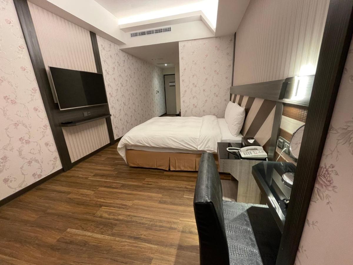 Weifeng Boutique Business Hotel - Zhanqian Branch Pingtung Ngoại thất bức ảnh
