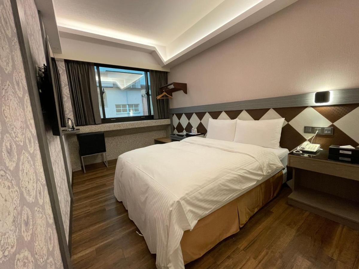 Weifeng Boutique Business Hotel - Zhanqian Branch Pingtung Ngoại thất bức ảnh