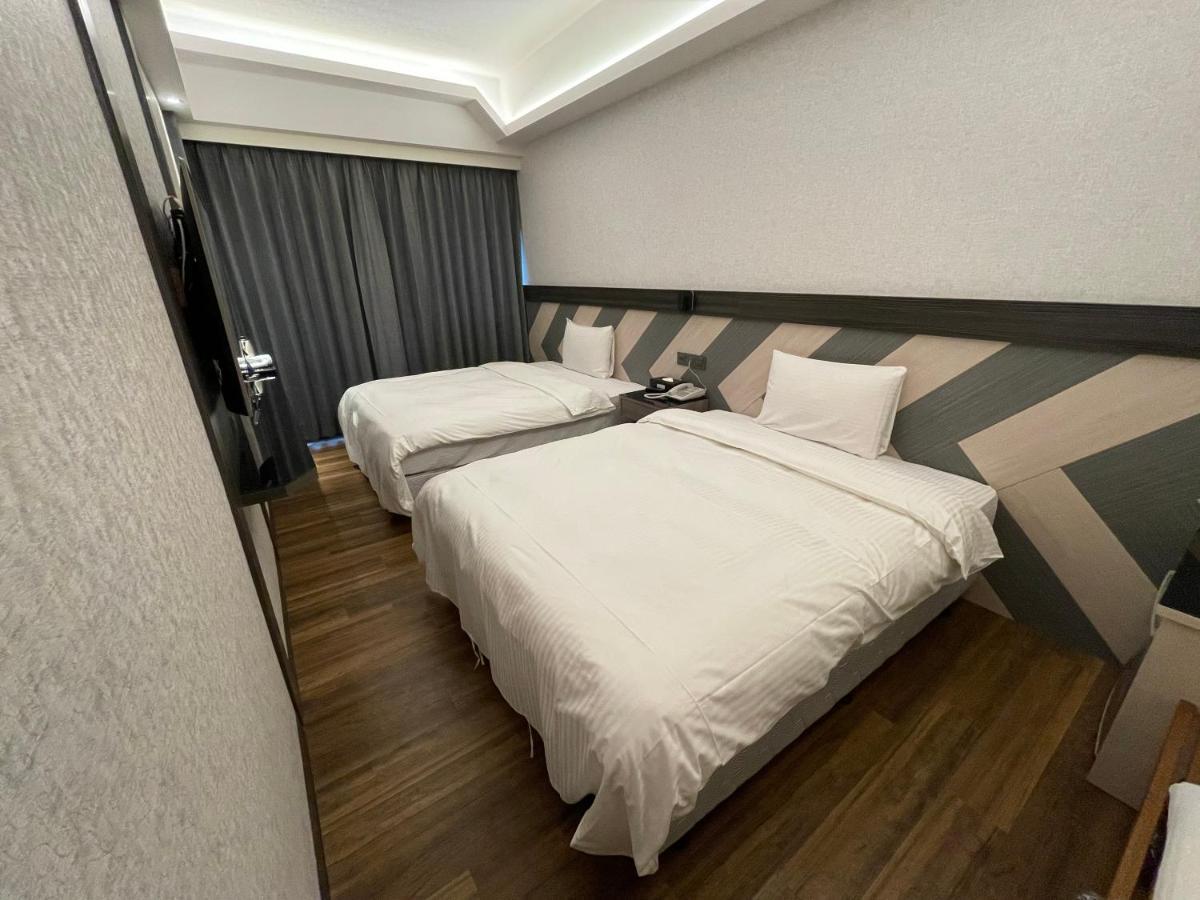 Weifeng Boutique Business Hotel - Zhanqian Branch Pingtung Ngoại thất bức ảnh
