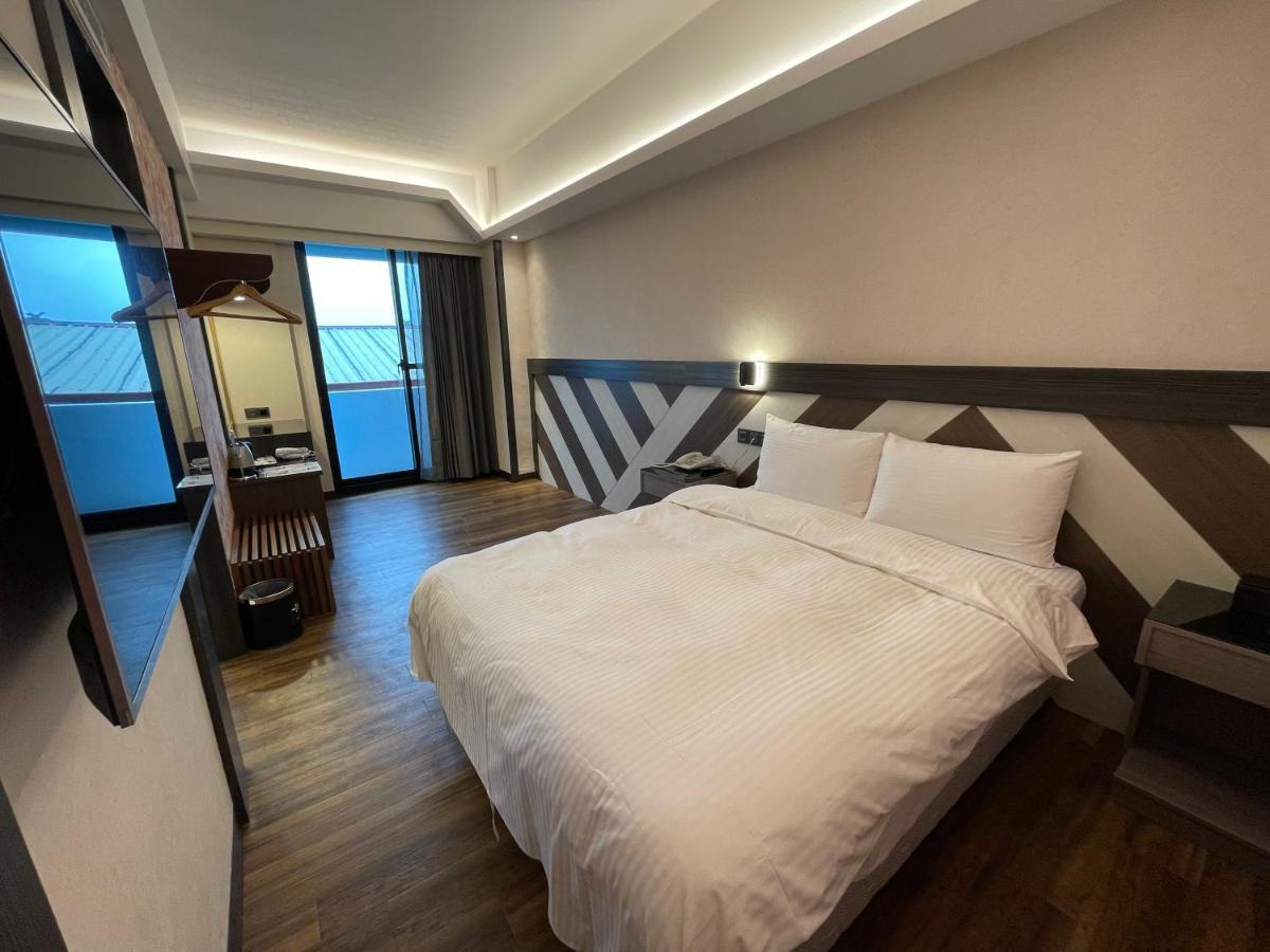 Weifeng Boutique Business Hotel - Zhanqian Branch Pingtung Ngoại thất bức ảnh