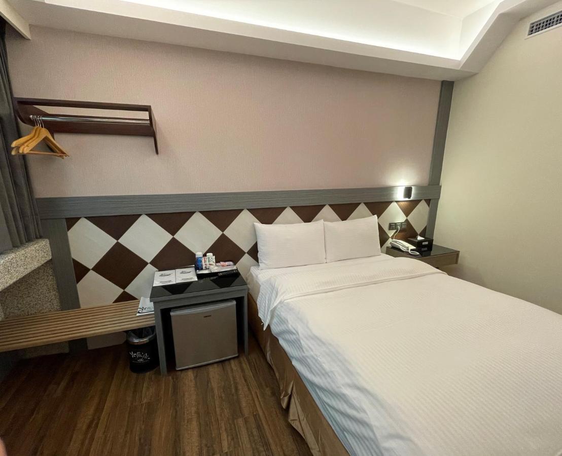 Weifeng Boutique Business Hotel - Zhanqian Branch Pingtung Ngoại thất bức ảnh